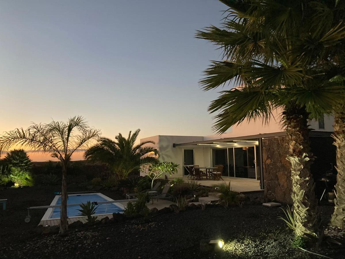 Majanicho Rock - Villa With Heated Pool Lajares Exterior foto